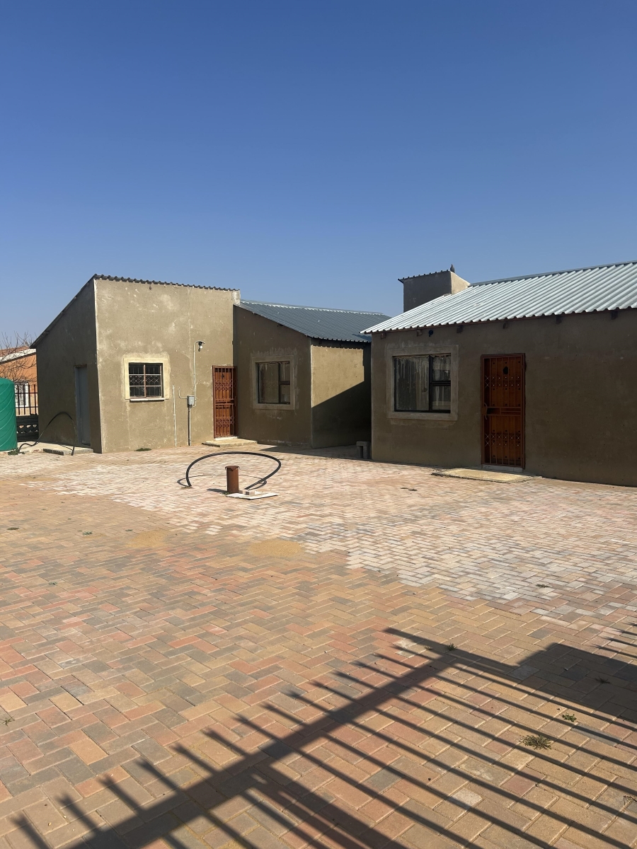 8 Bedroom Property for Sale in Rammulotsi Free State